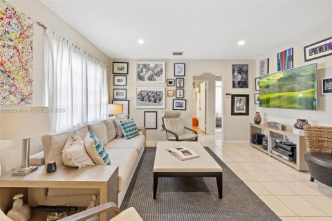 Купить виллу или дом в Майами, Флорида 3 спальни, 119.29м2, № 1989278 - фото 5