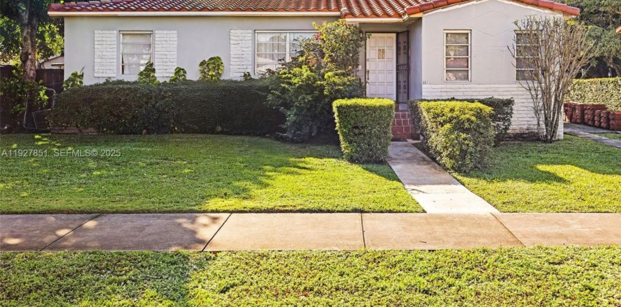 Дом в Майами, Флорида 3 спальни, 119.29м2 № 1989278