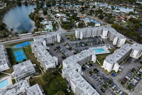 Condo in Miami, Florida, 2 bedrooms  № 2012422 - photo 26