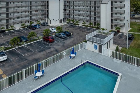 Condo in Miami, Florida, 2 bedrooms  № 2012422 - photo 20