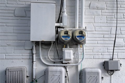 Commercial property in Miami, Florida 163.69 sq.m. № 1958102 - photo 11