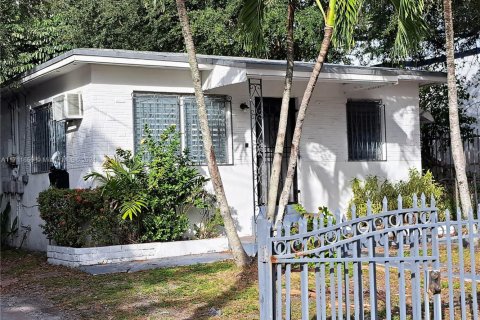 Commercial property in Miami, Florida 163.69 sq.m. № 1958102 - photo 4