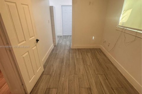 House in Miami, Florida 3 bedrooms, 111.11 sq.m. № 1992504 - photo 10