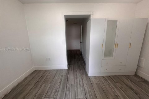 House in Miami, Florida 3 bedrooms, 111.11 sq.m. № 1992504 - photo 12