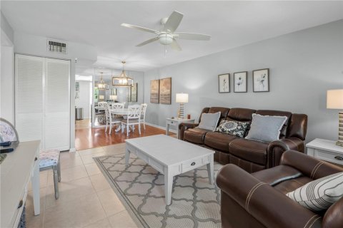 Copropriété à vendre à Saint Petersburg, Floride: 2 chambres, 78.04 m2 № 2226053 - photo 4