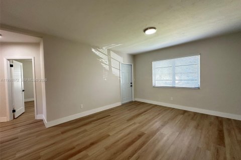 Купить виллу или дом в Майами, Флорида 3 спальни, 124.49м2, № 2067617 - фото 5