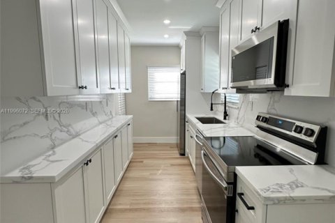 Купить виллу или дом в Майами, Флорида 3 спальни, 124.49м2, № 2067617 - фото 12