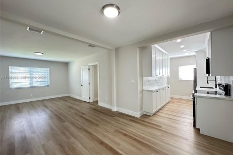 Купить виллу или дом в Майами, Флорида 3 спальни, 124.49м2, № 2067617 - фото 7