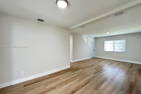 Купить виллу или дом в Майами, Флорида 3 спальни, 124.49м2, № 2067617 - фото 4