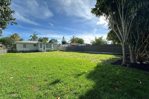 Купить виллу или дом в Майами, Флорида 3 спальни, 124.49м2, № 2067617 - фото 28