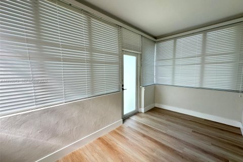 Купить виллу или дом в Майами, Флорида 3 спальни, 124.49м2, № 2067617 - фото 24