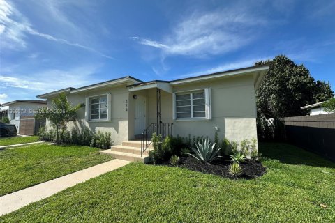 Купить виллу или дом в Майами, Флорида 3 спальни, 124.49м2, № 2067617 - фото 2