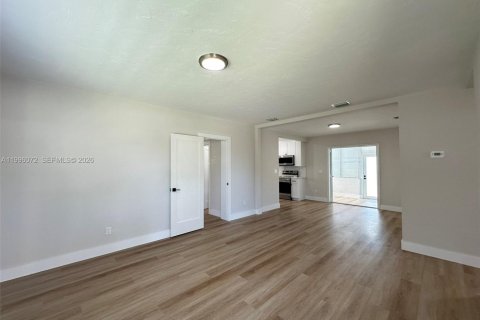 Купить виллу или дом в Майами, Флорида 3 спальни, 124.49м2, № 2067617 - фото 3