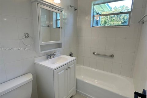 Купить виллу или дом в Майами, Флорида 3 спальни, 124.49м2, № 2067617 - фото 22