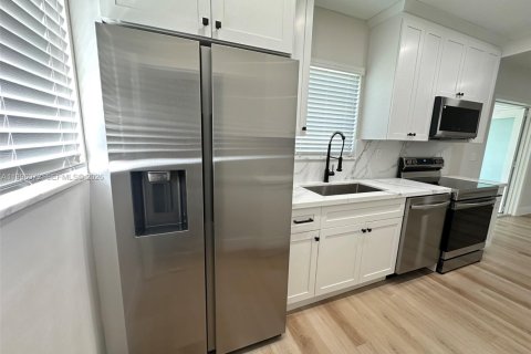 Купить виллу или дом в Майами, Флорида 3 спальни, 124.49м2, № 2067617 - фото 10