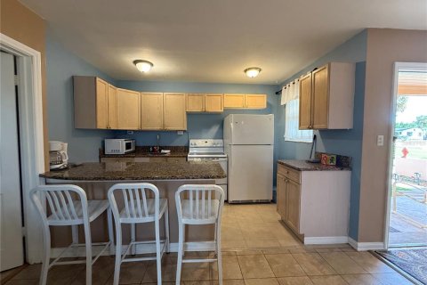 Apartment in Saint Pete Beach, Florida 1 bedroom, 45.52 sq.m. № 1870585 - photo 4