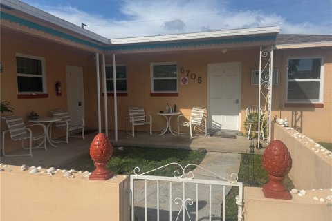 Apartment in Saint Pete Beach, Florida 1 bedroom, 45.52 sq.m. № 1870585 - photo 3