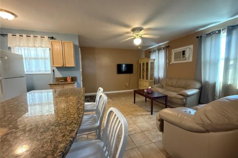 Apartment in Saint Pete Beach, Florida 1 bedroom, 45.52 sq.m. № 1870585 - photo 6
