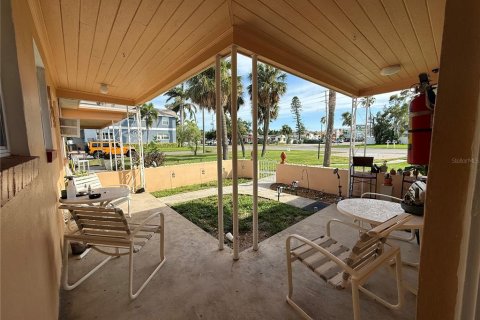 Apartment in Saint Pete Beach, Florida 1 bedroom, 45.52 sq.m. № 1870585 - photo 2