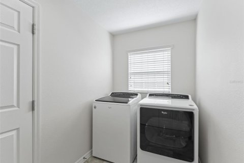Casa en venta en The Villages, Florida, 3 dormitorios, 179.3 m2 № 1883413 - foto 7