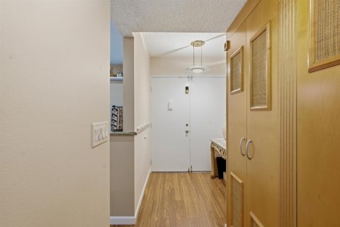Купить кондоминиум в Лейк-Уорт, Флорида 6 комнат, 113.53м2, № 2261743 - фото 3