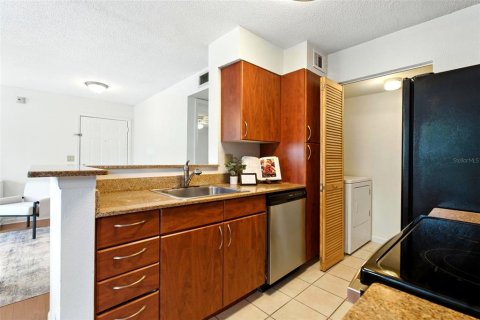 Copropriété à vendre à Orlando, Floride: 2 chambres, 90.21 m2 № 1841813 - photo 17