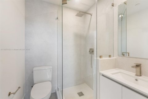 Propiedad comercial en venta en Miami, Florida, 662.58 m2 № 1809479 - foto 10