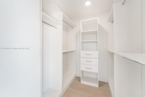 Propiedad comercial en venta en Miami, Florida, 662.58 m2 № 1809479 - foto 8