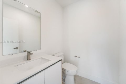 Propiedad comercial en venta en Miami, Florida, 662.58 m2 № 1809479 - foto 12