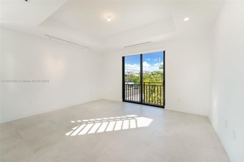 Propiedad comercial en venta en Miami, Florida, 662.58 m2 № 1809479 - foto 5