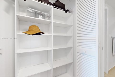 Copropriété à louer à Aventura, Floride: 2 chambres, 109.16 m2 № 1965663 - photo 13