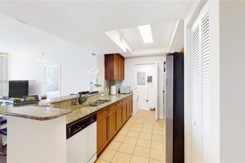 Copropriété à louer à Aventura, Floride: 2 chambres, 109.16 m2 № 1965663 - photo 4