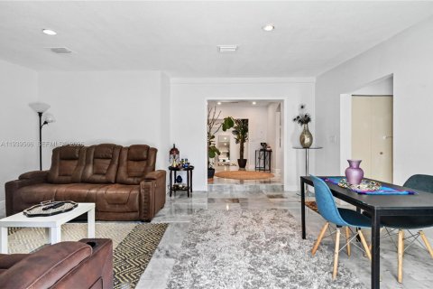 Villa ou maison à louer à South Miami, Floride: 4 chambres, 154.96 m2 № 1997588 - photo 14