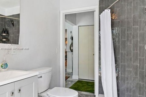 Villa ou maison à louer à South Miami, Floride: 4 chambres, 154.96 m2 № 1997588 - photo 23