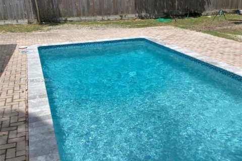 Villa ou maison à louer à South Miami, Floride: 4 chambres, 154.96 m2 № 1997588 - photo 25