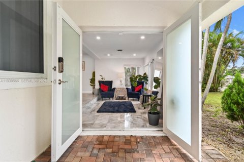 Villa ou maison à louer à South Miami, Floride: 4 chambres, 154.96 m2 № 1997588 - photo 2