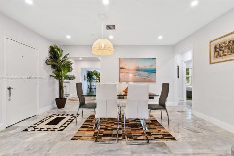 Villa ou maison à louer à South Miami, Floride: 4 chambres, 154.96 m2 № 1997588 - photo 5