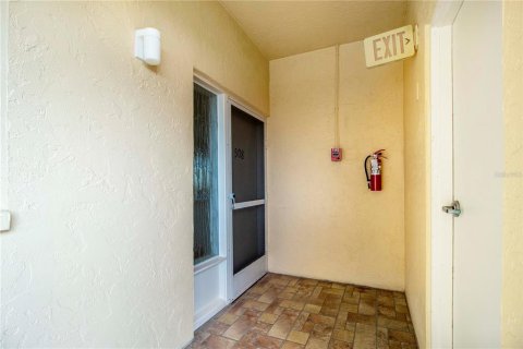 Copropriété à louer à Sarasota, Floride: 2 chambres, 107.77 m2 № 1205927 - photo 6