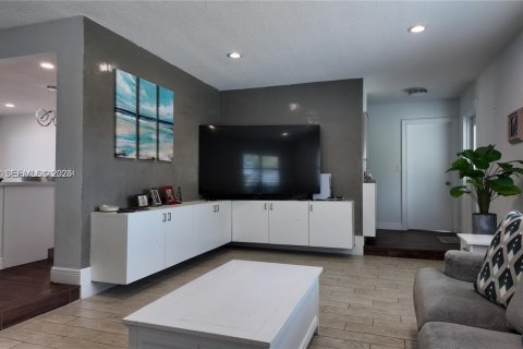 Villa ou maison à louer à Coconut Creek, Floride: 3 chambres, 153.2 m2 № 2248953 - photo 5