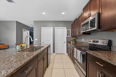 House in Lutz, Florida 5 bedrooms, 221.94 sq.m. № 2347160 - photo 7
