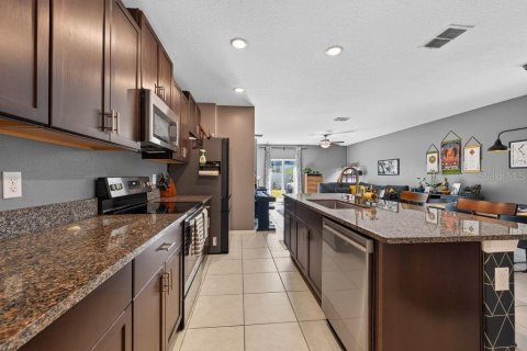 House in Lutz, Florida 5 bedrooms, 221.94 sq.m. № 2347160 - photo 8