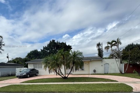 House in Pembroke Pines, Florida 3 bedrooms, 112.97 sq.m. № 2002862