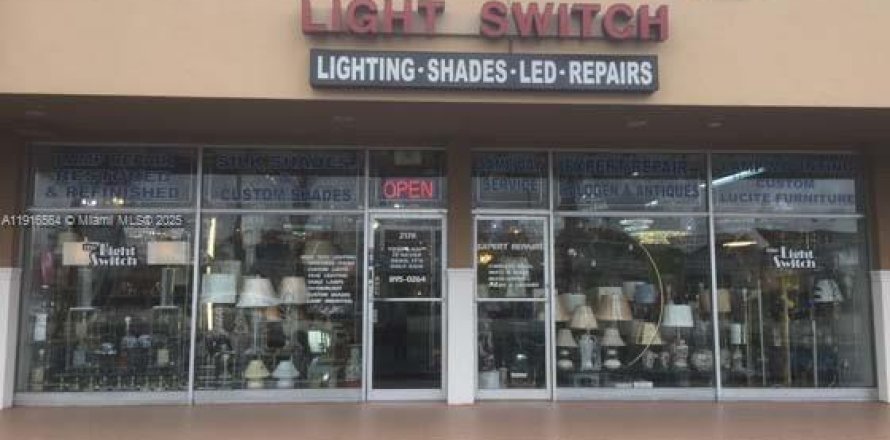 Immobilier commercial à North Miami, Floride № 2082520