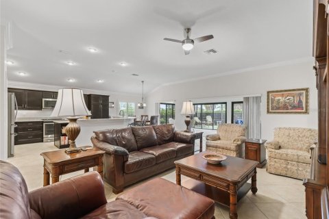 House in The Villages, Florida 4 bedrooms, 242.1 sq.m. № 1686601 - photo 15