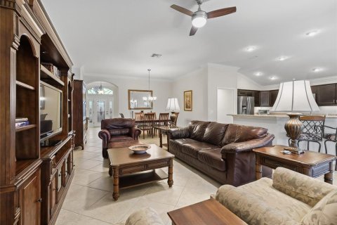 House in The Villages, Florida 4 bedrooms, 242.1 sq.m. № 1686601 - photo 16