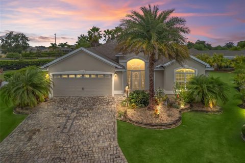House in The Villages, Florida 4 bedrooms, 242.1 sq.m. № 1686601 - photo 1