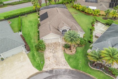 House in The Villages, Florida 4 bedrooms, 242.1 sq.m. № 1686601 - photo 3