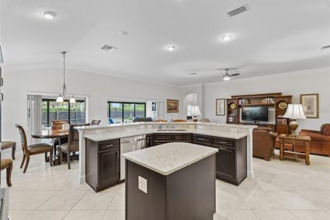 House in The Villages, Florida 4 bedrooms, 242.1 sq.m. № 1686601 - photo 26