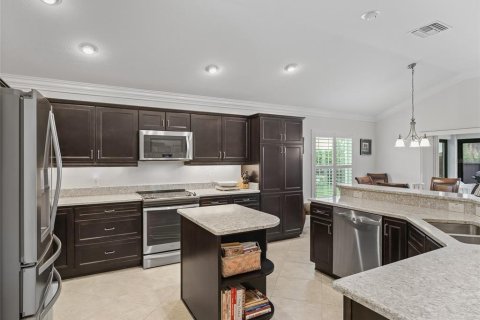 House in The Villages, Florida 4 bedrooms, 242.1 sq.m. № 1686601 - photo 22
