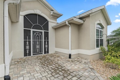 House in The Villages, Florida 4 bedrooms, 242.1 sq.m. № 1686601 - photo 7